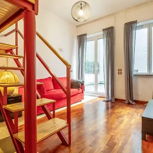 Apartamento One Bedroom With Terrace Near Duomo, Milán